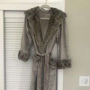 Pottery Barn Faux Fur Robe Ombre New - no tags Med